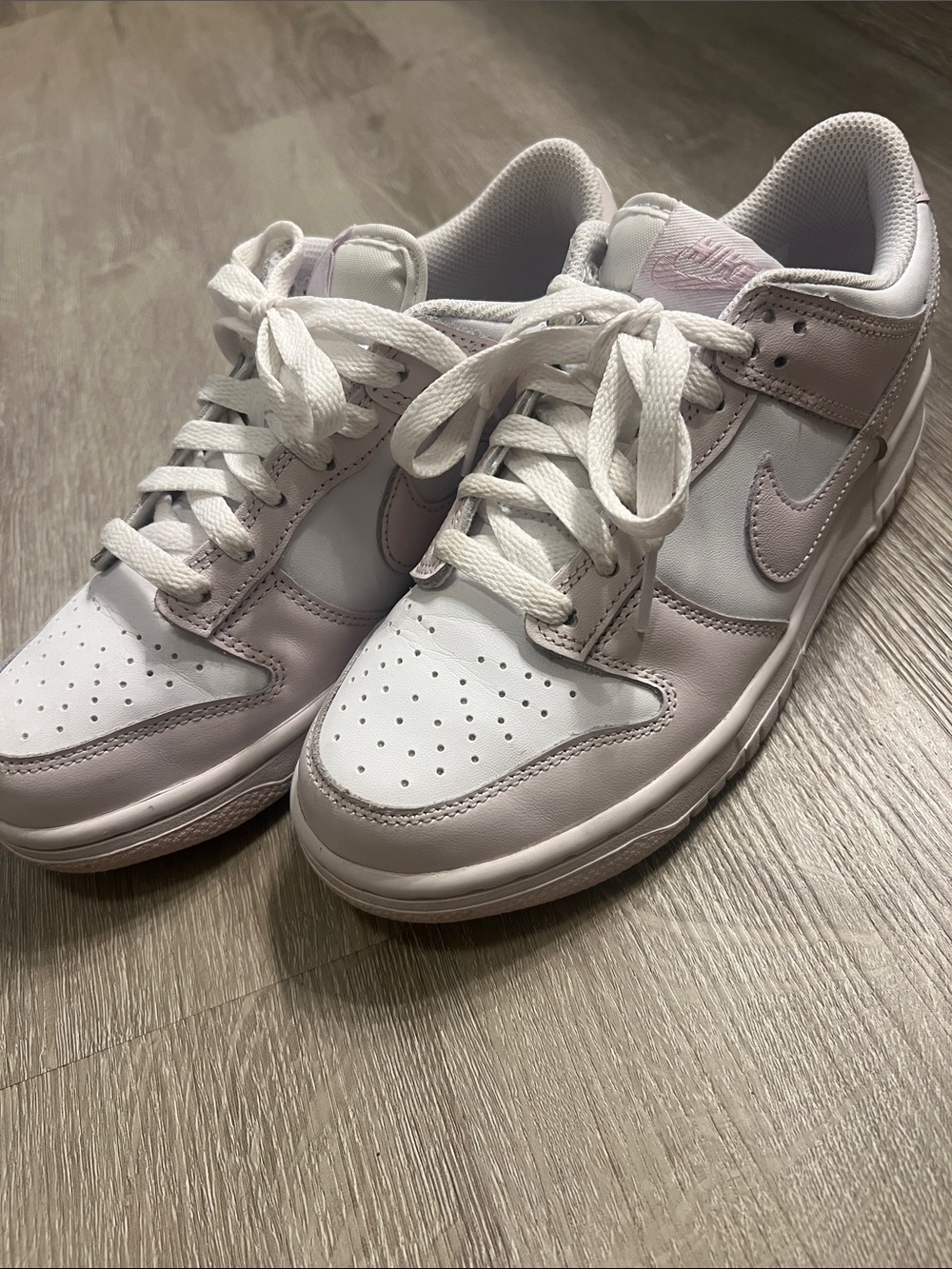 Nike Kids Low-Top Dunks in White and Light Lavender